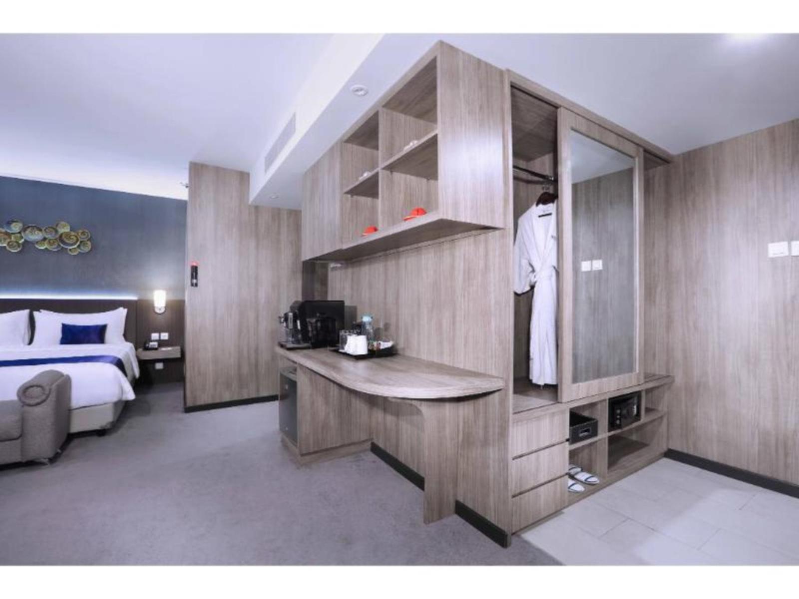 Aston Inn Pandanaran Semarang Extérieur photo